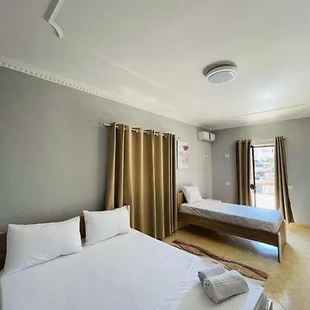Ferrari Hotell Tirana